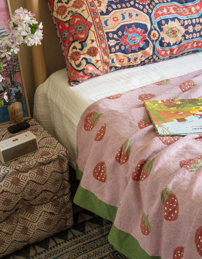 Couverture de chambre en coton rose à motif fraise