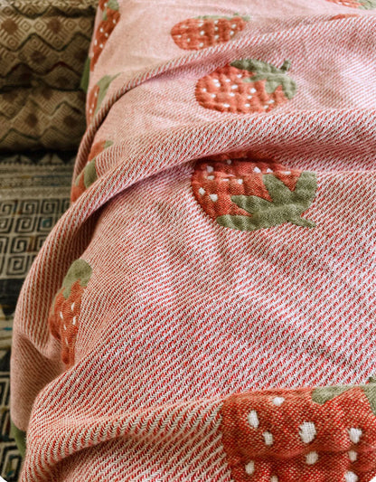 Couverture de chambre en coton rose à motif fraise