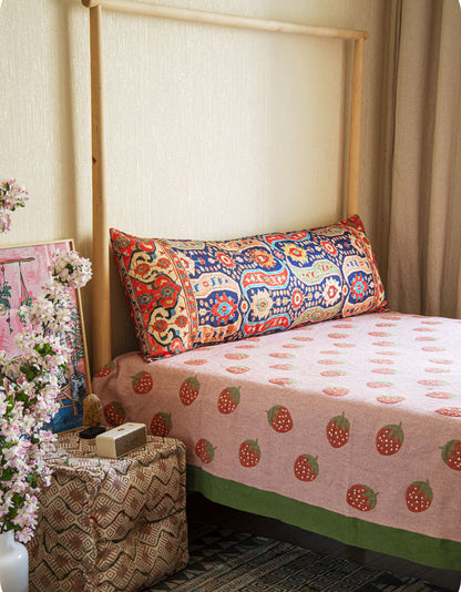 Couverture de chambre en coton rose à motif fraise