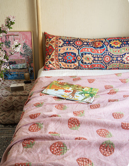 Couverture de chambre en coton rose à motif fraise