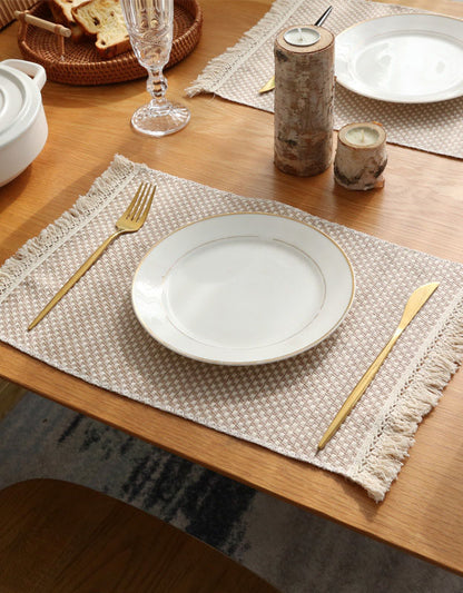 Lot de 2 sets de table isolants en jute avec pompons 