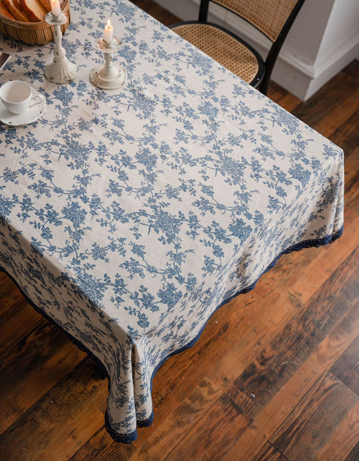 Blue Lace-edge Blue Flower Printed Tablecloth