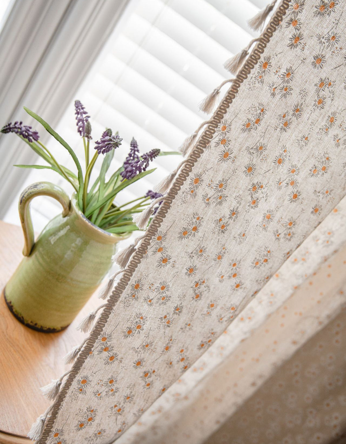 Small Daisy Print Rustic Style Curtains