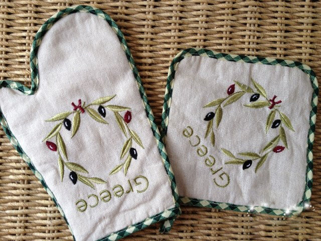 Embroidery Microwave Oven Gloves ( Gloves+Pad )
