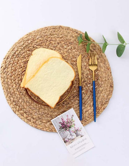 Handmade Anti-Scalding Straw Weaving Round Placemat ( Pack of 4)